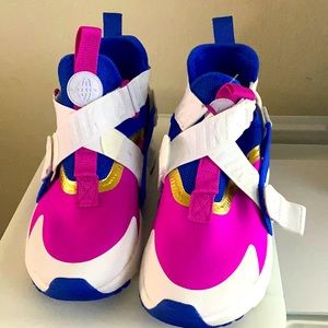 Ladies Nike Hurrache Run shoes